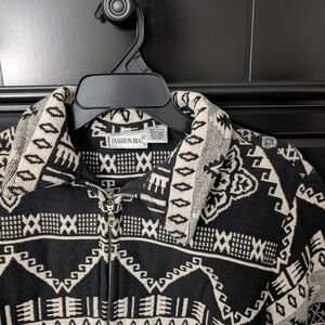 Vintage Fashion Bug Black and Cream Women's Sweater